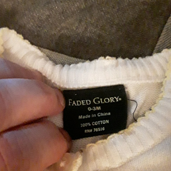 0--3 months.  FADED GLORY   WHITE SWEATER - Picture 3 of 4